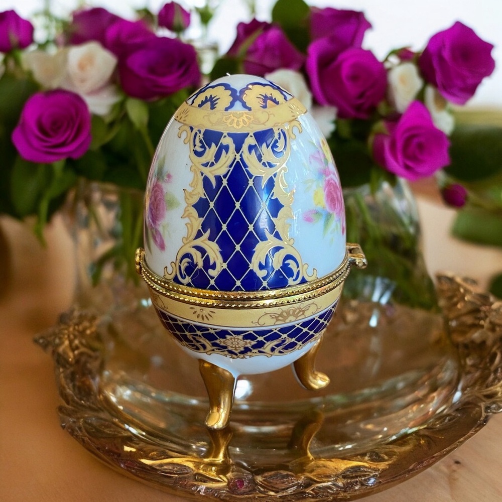 Vintage Vecceli Footed Porcelain Egg Trinket Box Rose Candle 4" - Picture 4 of 7
